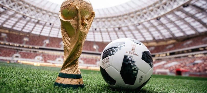 Résultat de recherche d'images pour "photos du ballon de la coupe du monde"