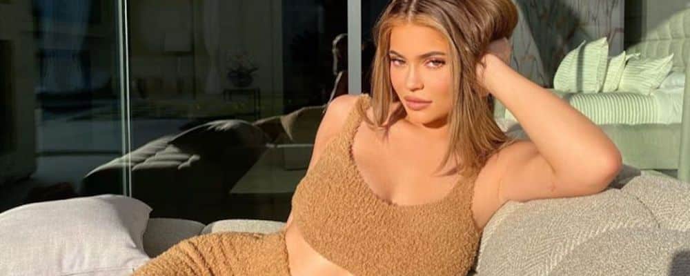 Kylie Jenner fait monter la température dans une robe ultra sexy !