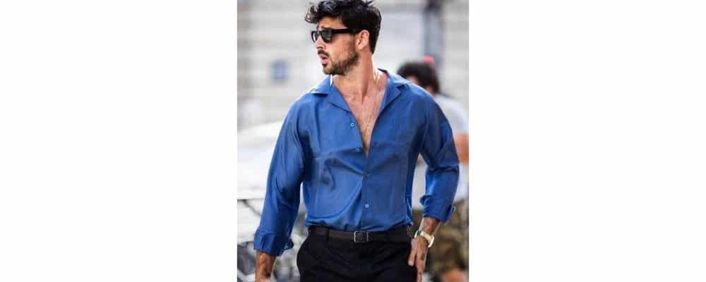 Michele Morrone sexy en chemise bleue dans la rue sur Instagram !