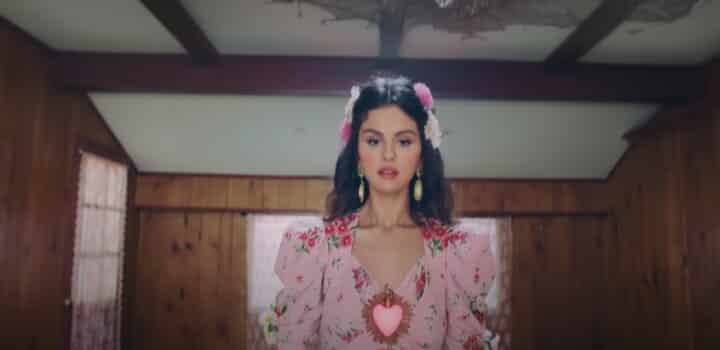 Selena Gomez se confie à Zane Lowe sur son nouveau titre «De Una Vez»720